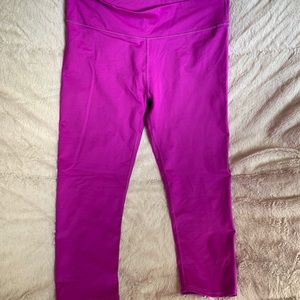 Fabletics size M hot pink crop leggings